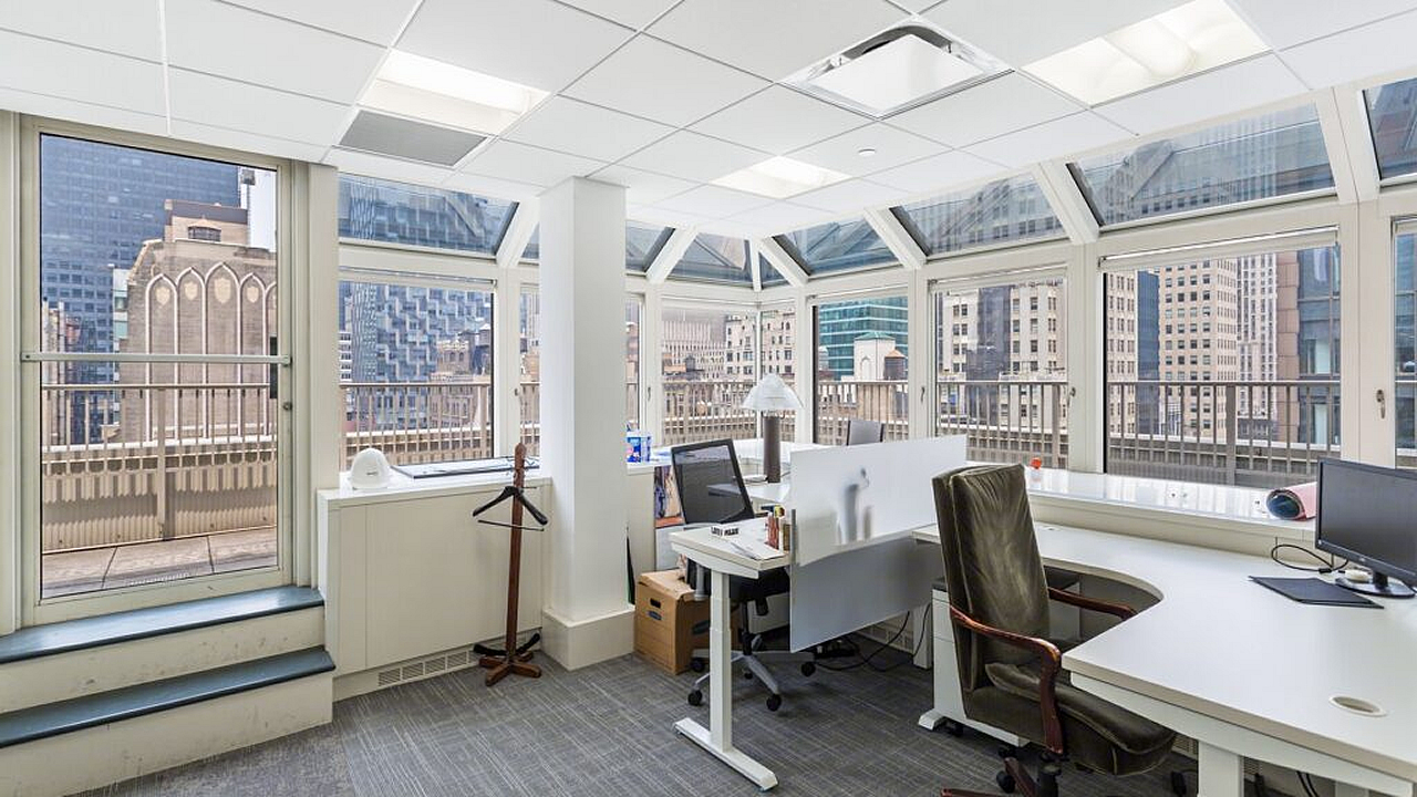 Furnished Plaza District Office Rental